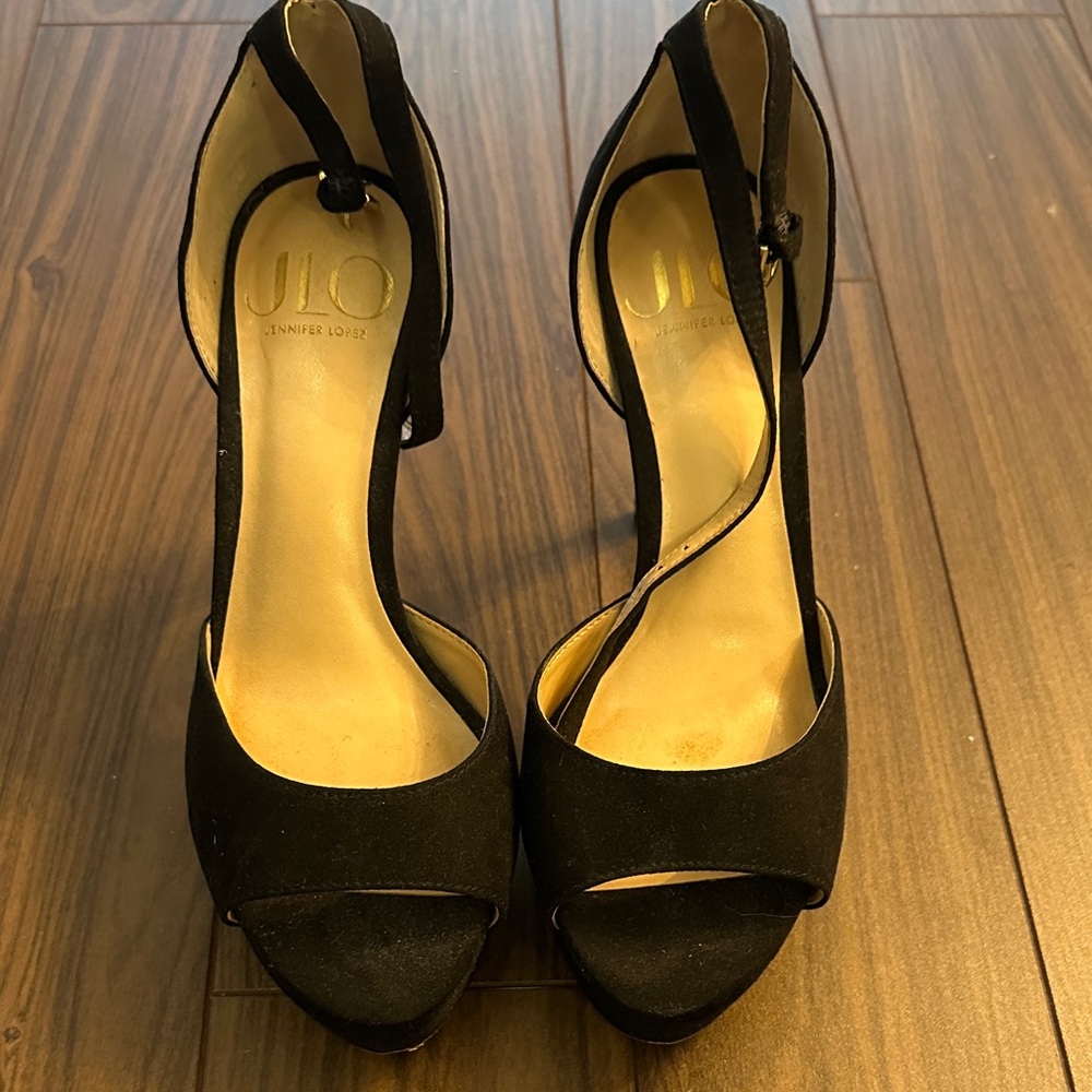 Jennifer Lopez Elegant Black Heels